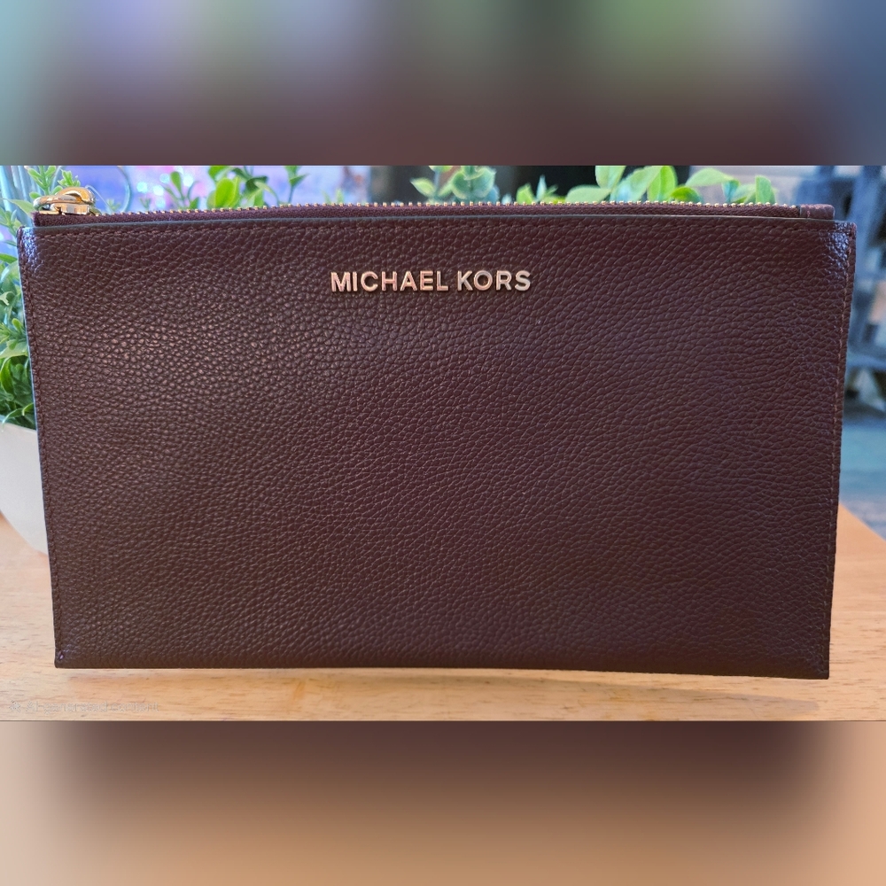 ✨️NWT✨️Michael Kors Large Leather Zip Clutch Wristlet